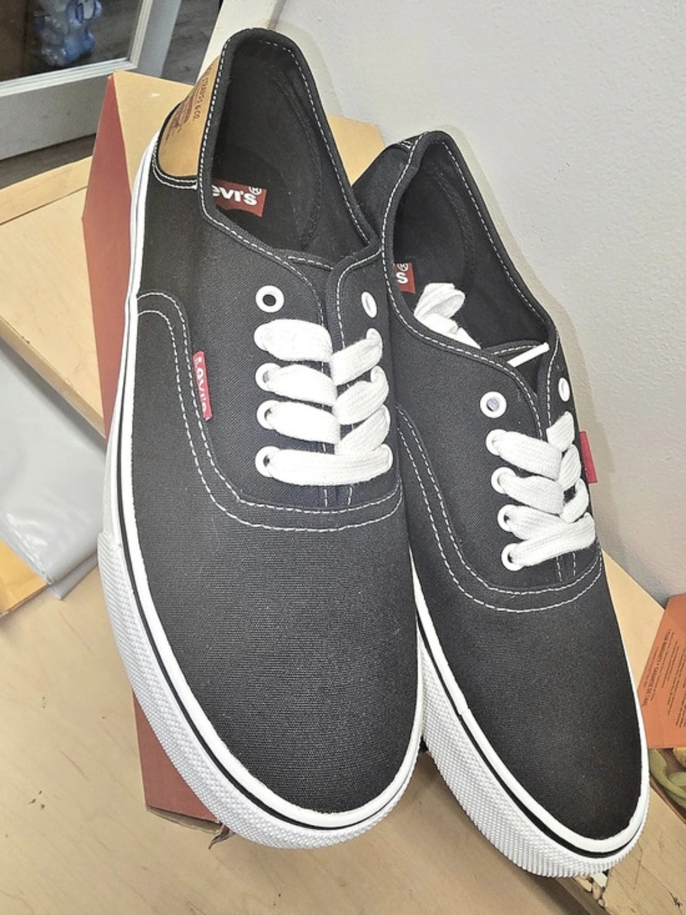 Levi's Jordy Buck Black & White Sneakers US 9 M